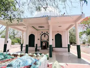 Hajrat Khawaja Junned Rh.Dargha