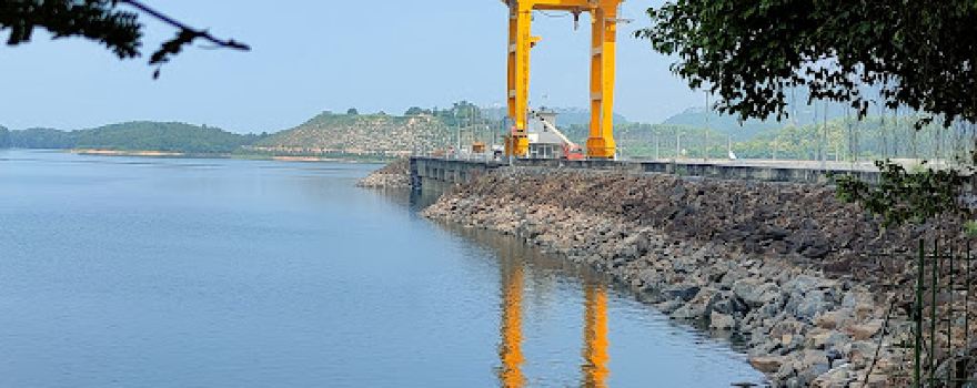 Đài Kỷ Niệm Đập Thủy Điện Thác Bà
