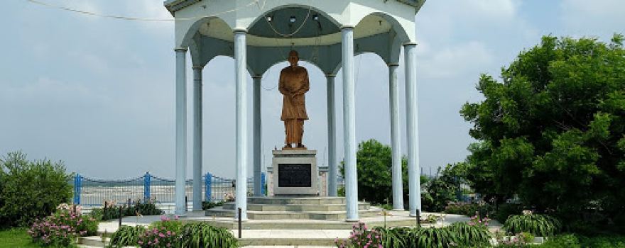 Chaudhary CHARAN SINGH STATUE