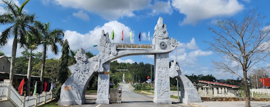 Mộ 10 nữ liệt sỹ TNXP