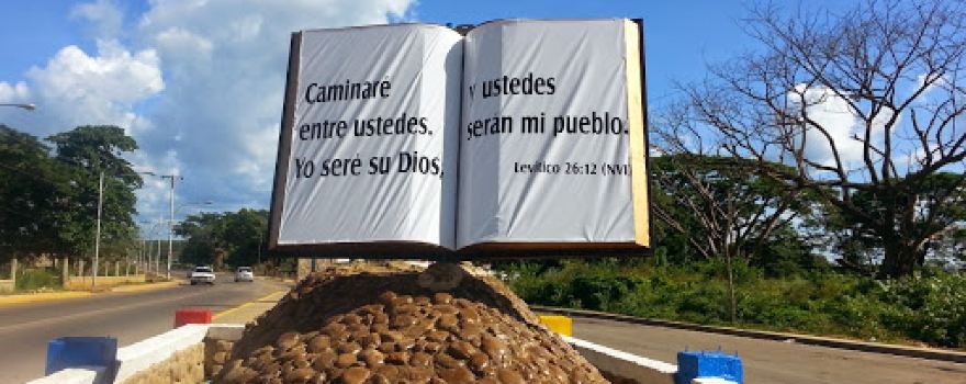 Monumento La Biblia