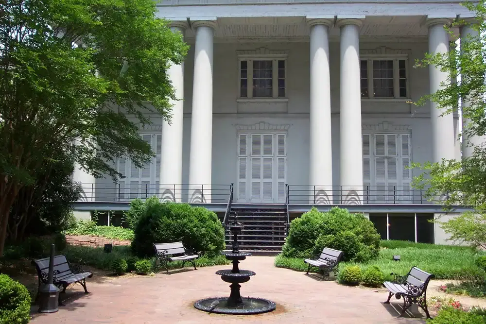 Hotels near White House of the Confederacy