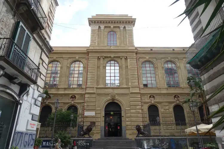 Hotel dekat Accademia di Belle Arti