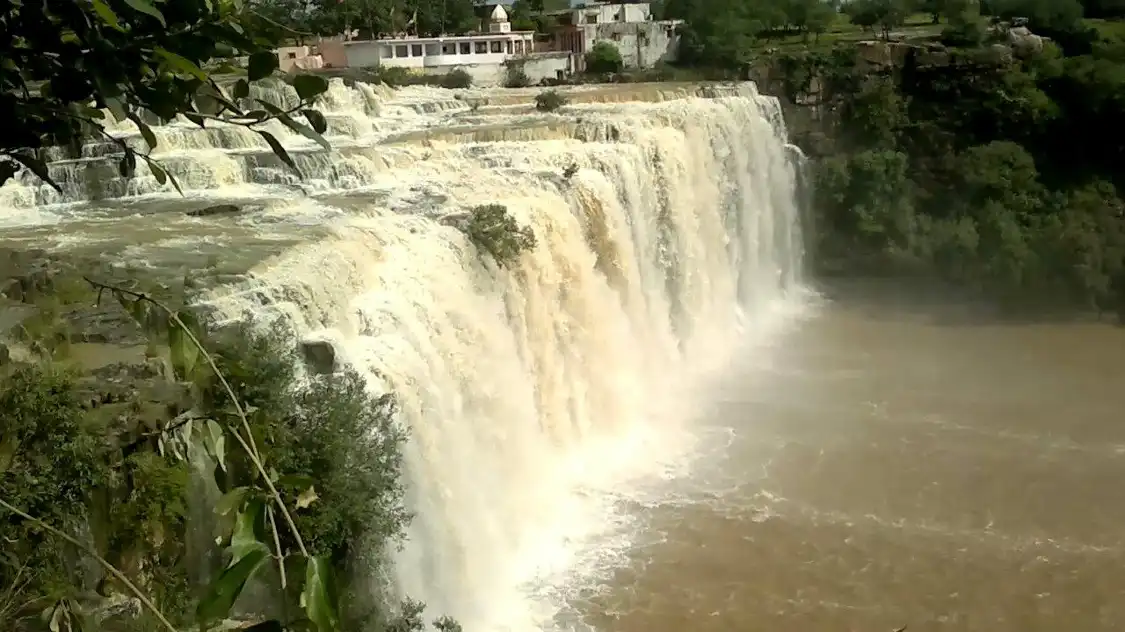 Hotels near Pawa Waterfalls