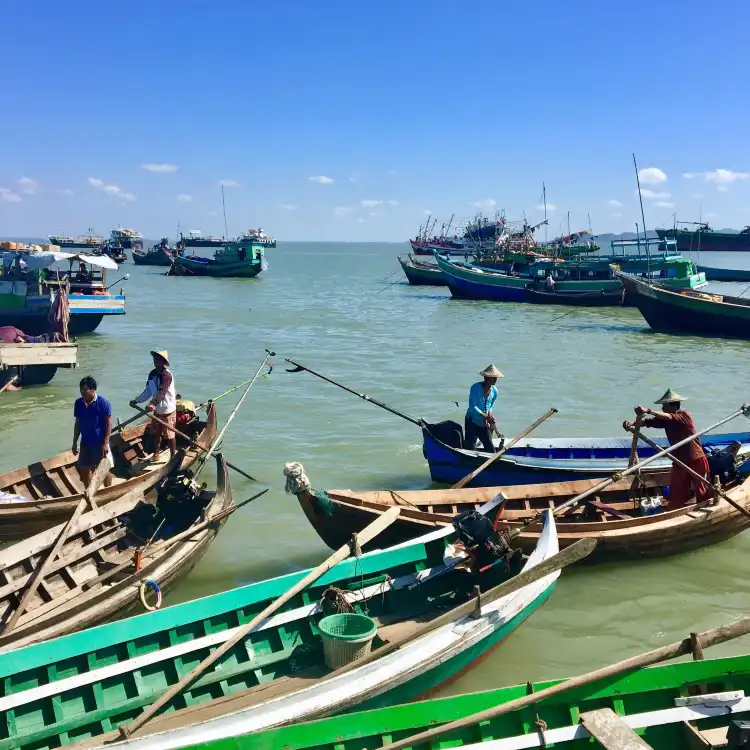 Hotel dekat Sittwe Central Market