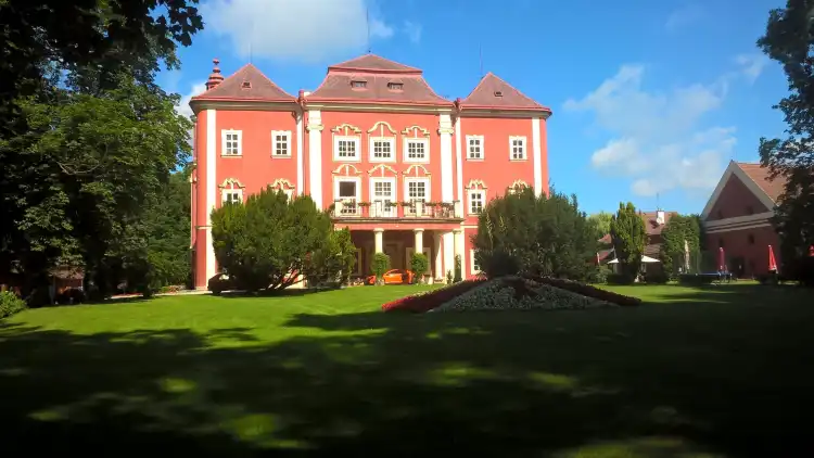 Hotel di Detenice
