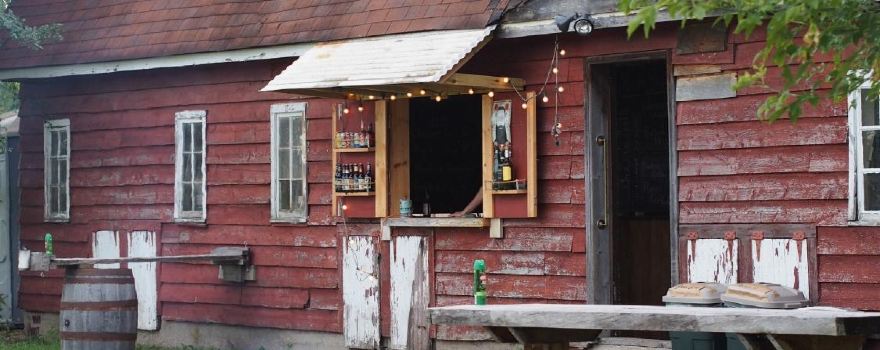 Shi-tty Barn