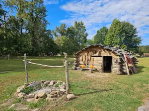 David Crockett Cabin