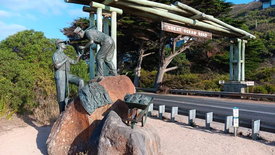 Memorial Arch at Eastern View