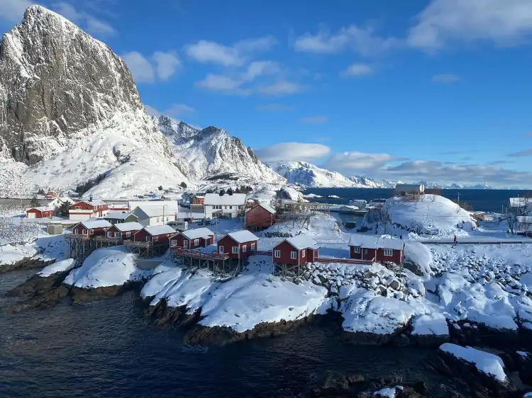 Hotels near Åtunellen