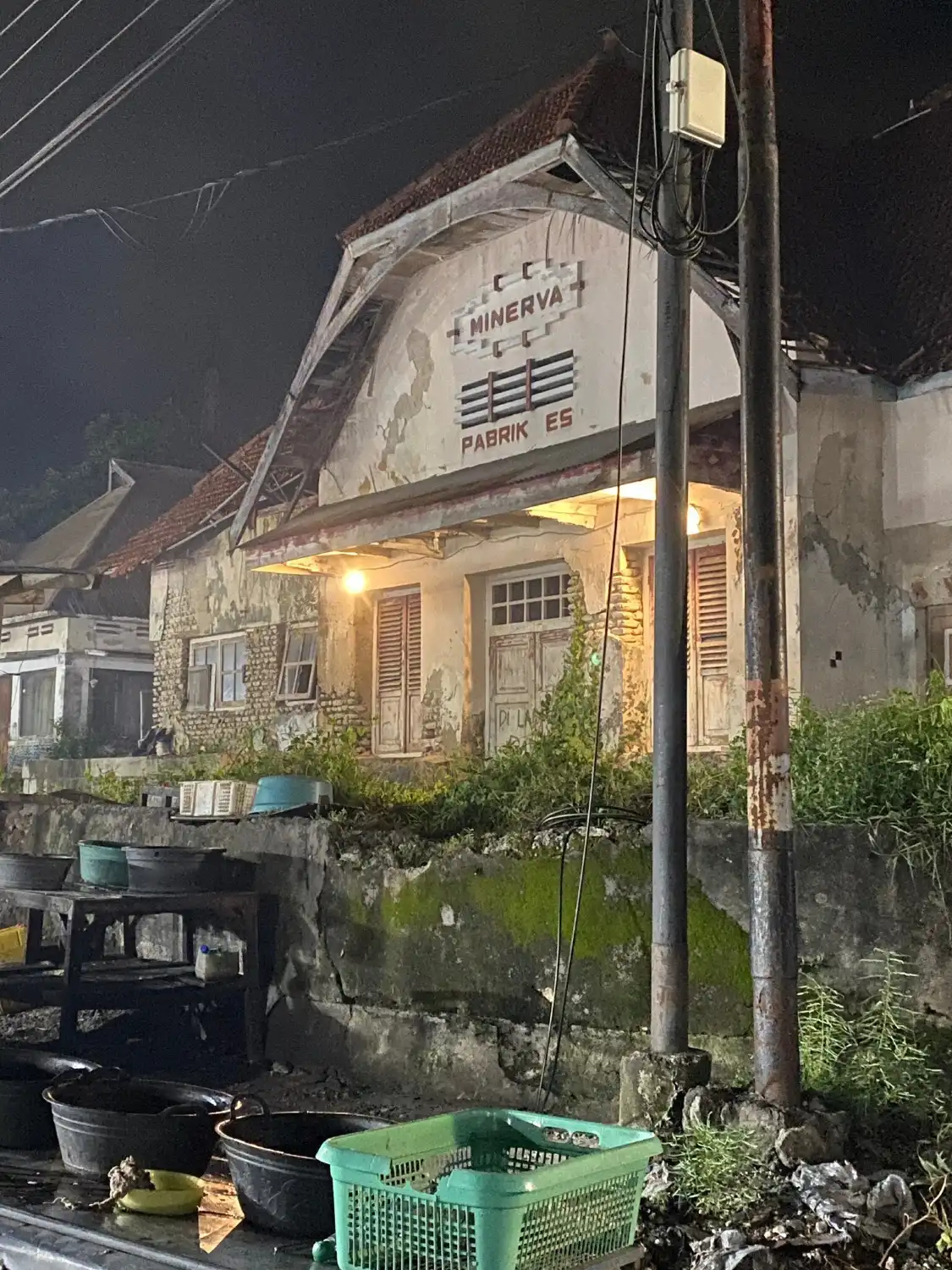 Hotels near Kampung Solor