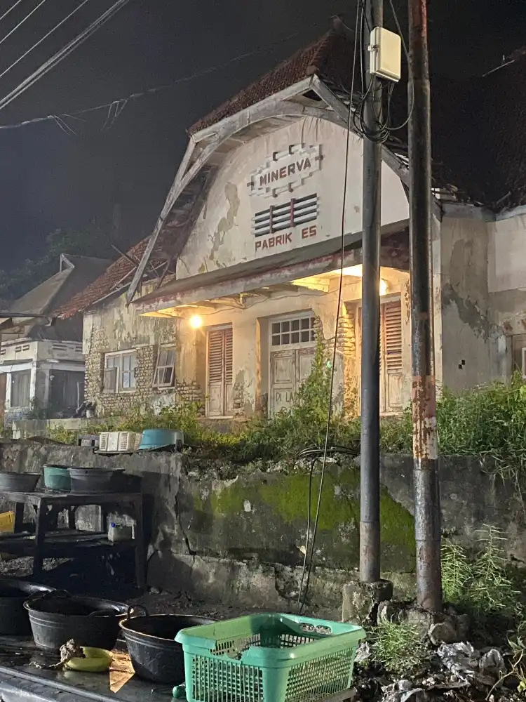 Hotels near Kampung Solor