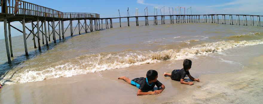 Pantai Cemara Kembar