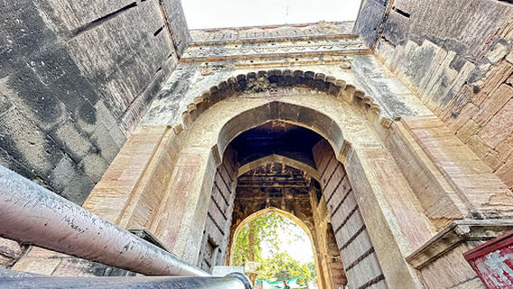 Narmada Ghat, Maheshwar fort.