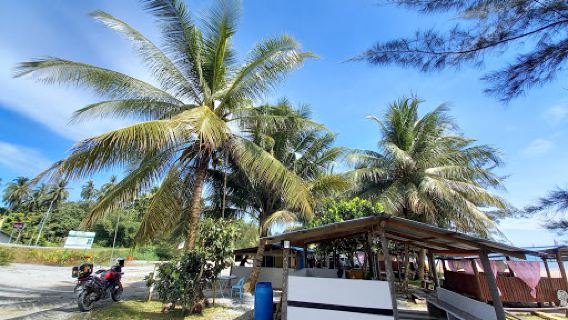 Kampung Pugu Beach, Lundu