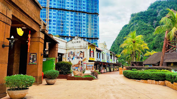 Sunway Lost World Theme Park : Hot Springs & Night Park