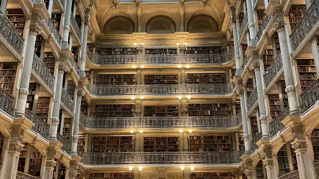 Hotel berhampiran George Peabody Library