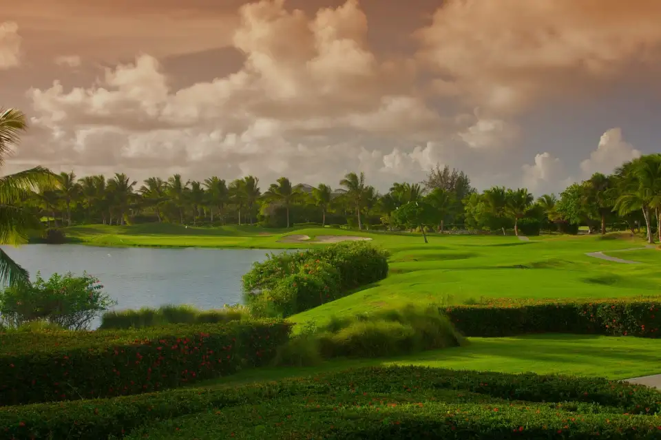 2_Cocotal Golf & Country Club