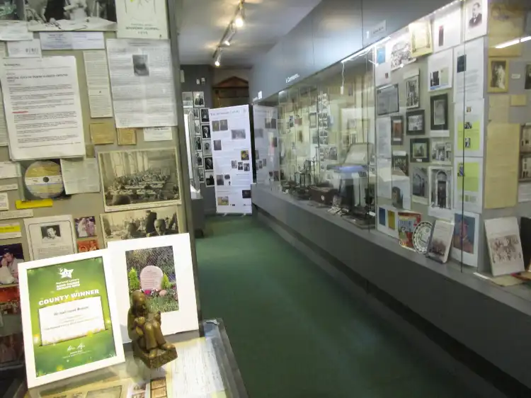Hotels near Irish Jewish Museum