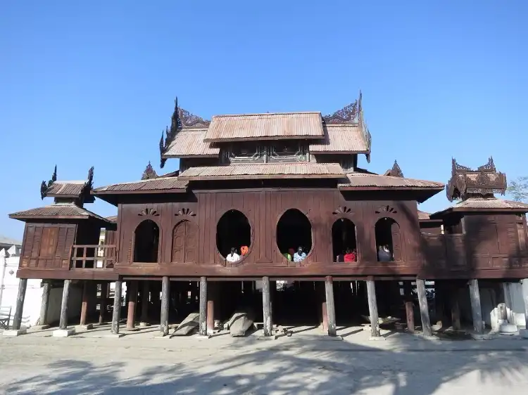 Hotels near Shwe Yaunghwe Kyaung