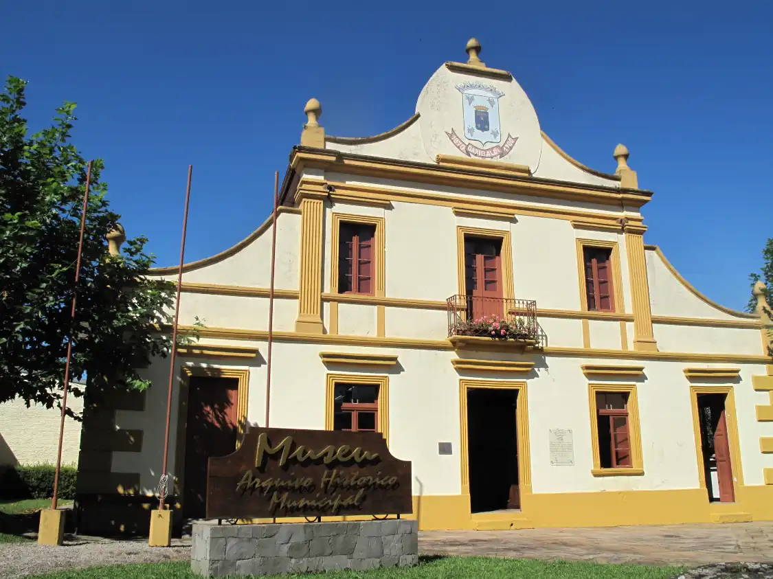 Hotels near Garibaldi Municipal Museum