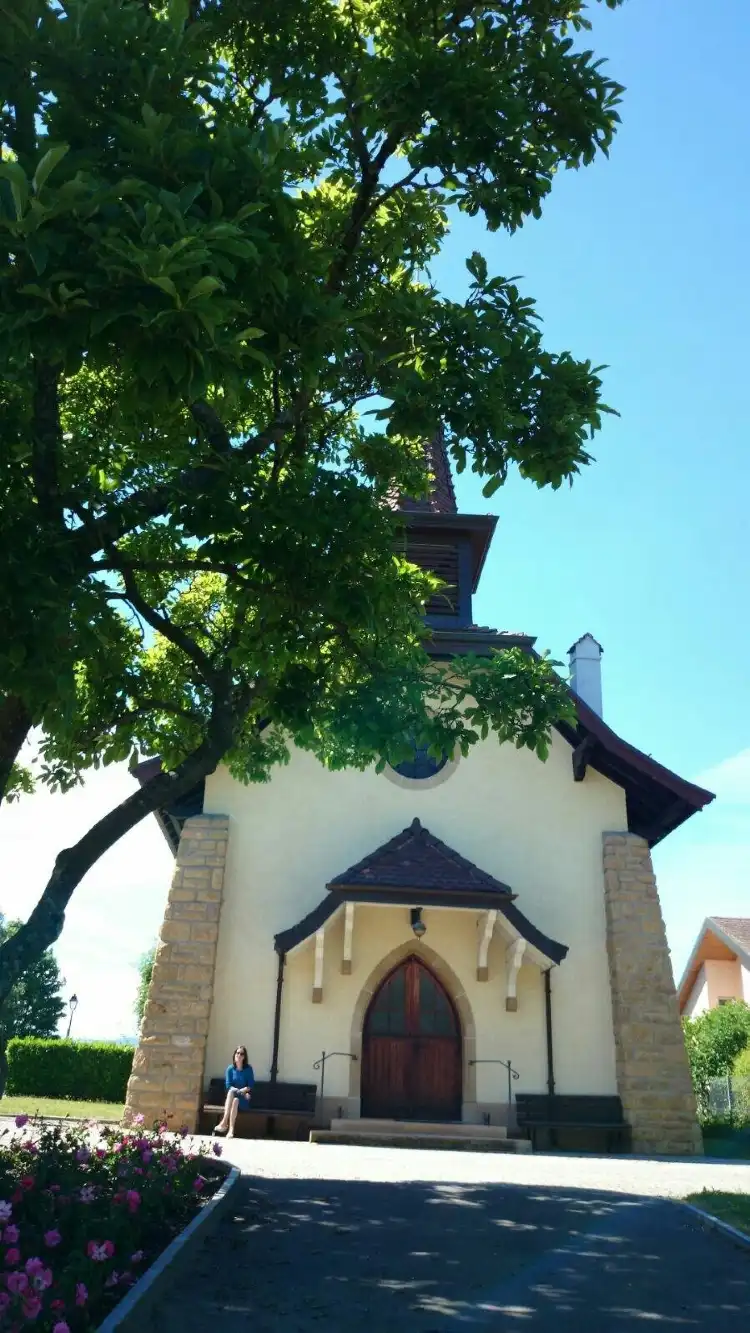 Hotels near Grave of Audrey Hepburn