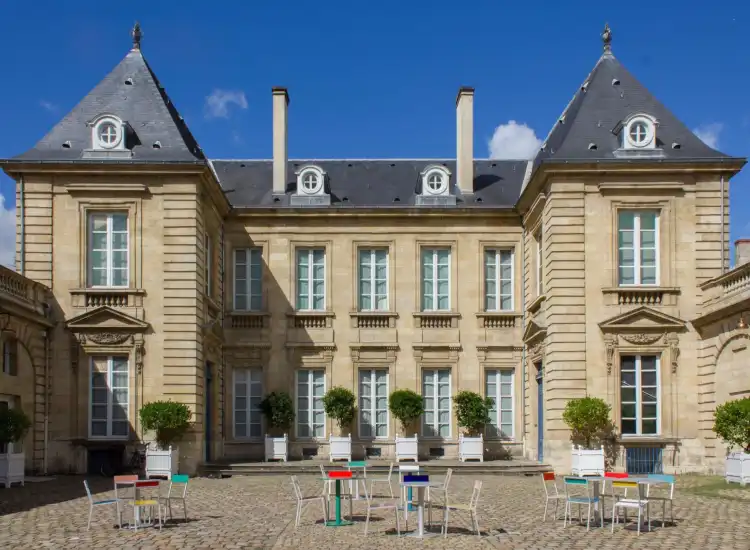 Hotels near Museum of Decorative Arts