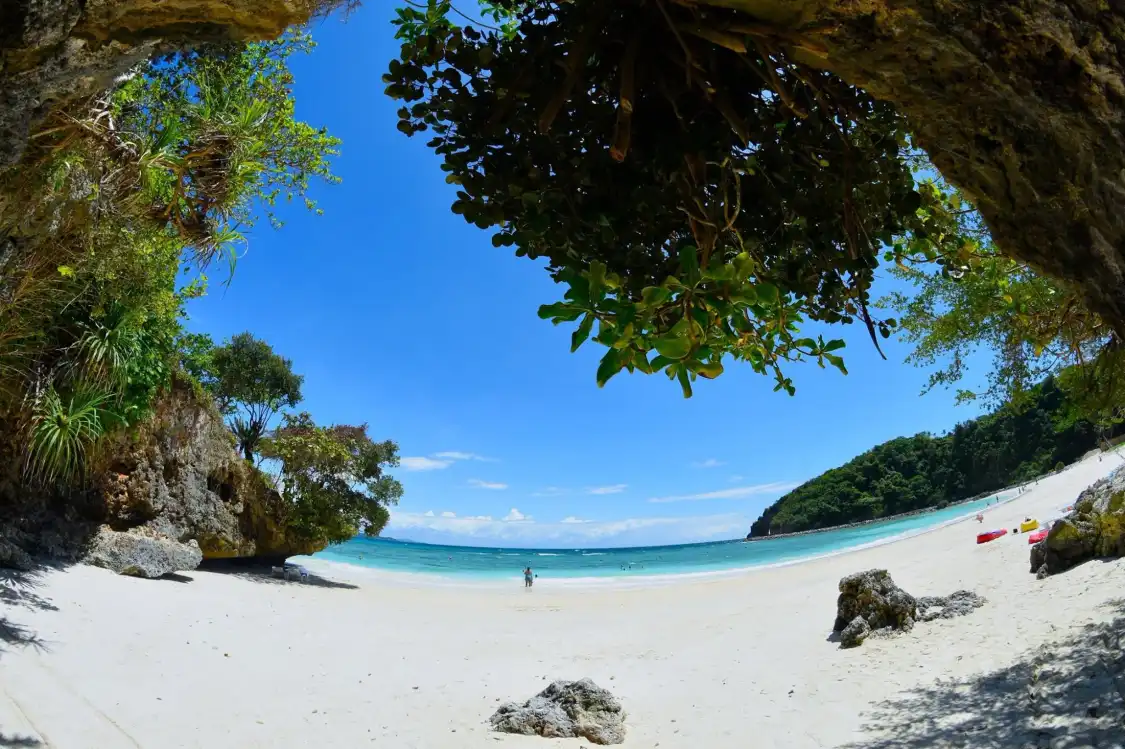 Hotels near Lapuz-Lapuz Beach