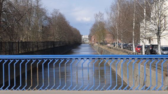 Monument blockade stickleback
