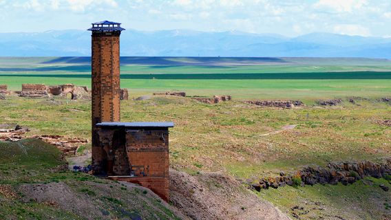 EBUL MANUCEHR CAMİİ