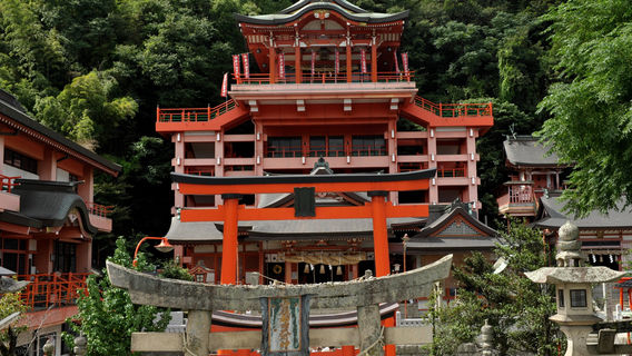 Kusadoinari Shrine