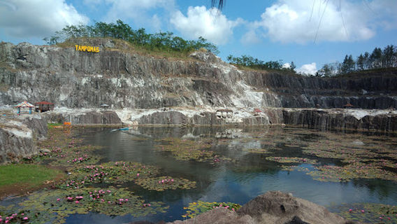 Obyek Wisata Tampomas