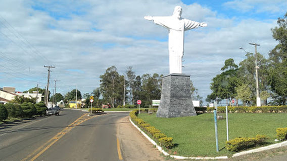Estatua Do Cristo Em Jaboti