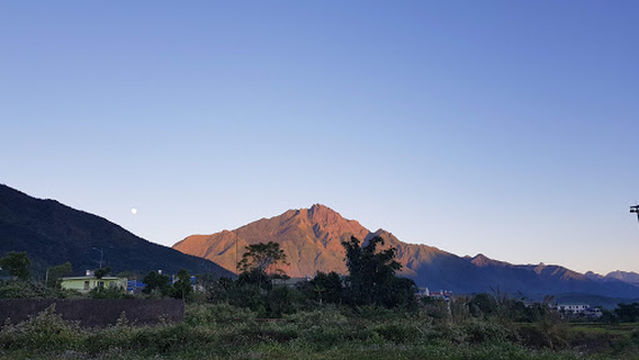Sân vận động trung tâm
