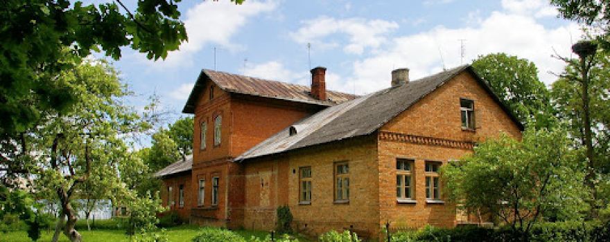 Padauguvėlės Manor