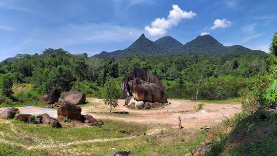 Wisata Batu Belimbing