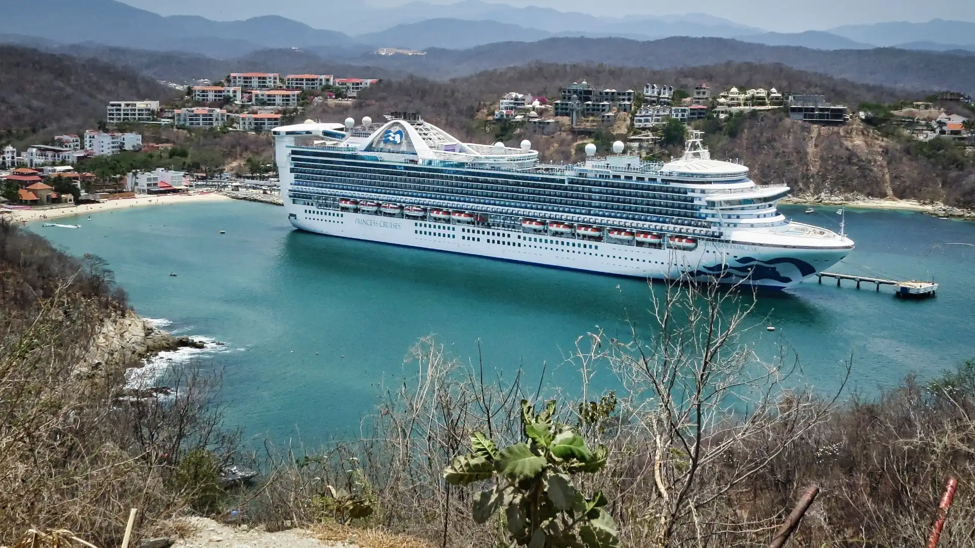 Hotels near Playa Santa Cruz
