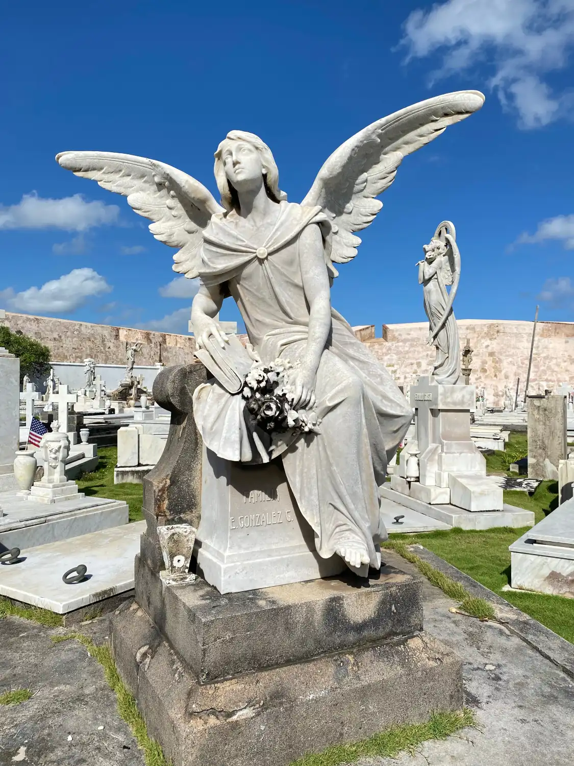 Hotels near Santa Maria Magdalena De Pazzis Cemetery