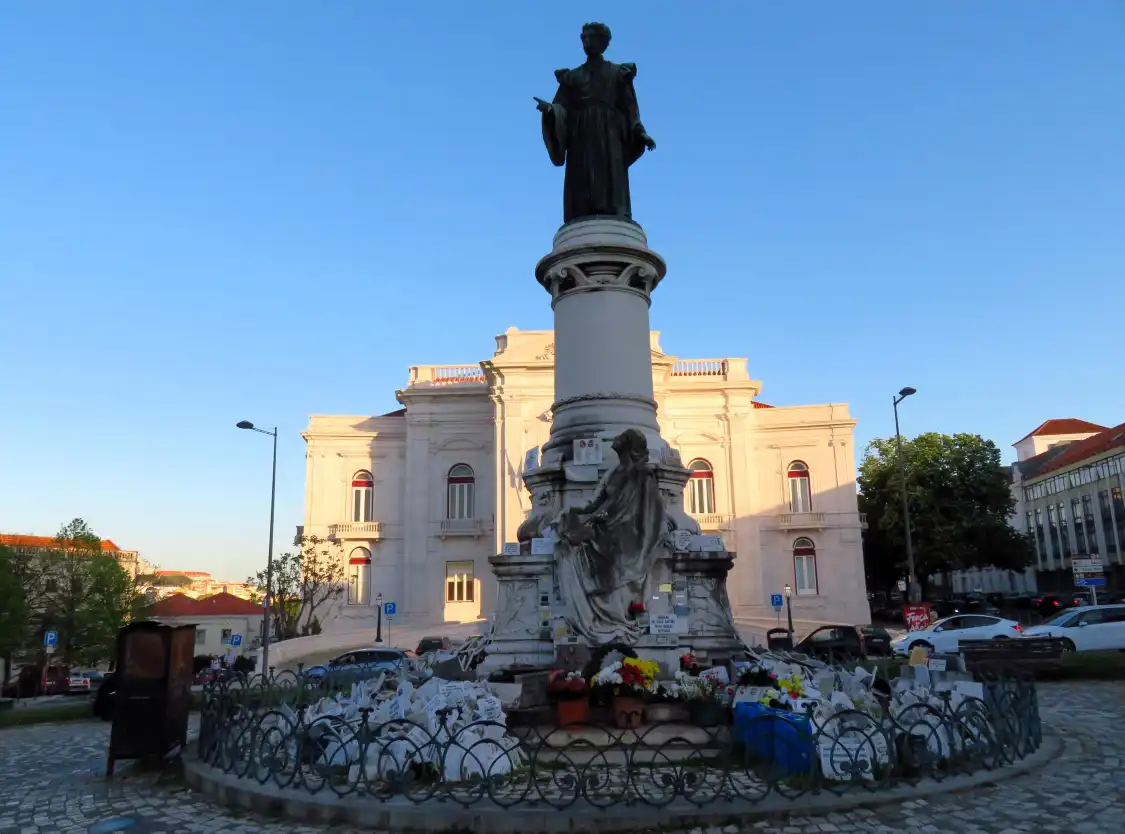 Hotel in zona Sousa Marins Statue