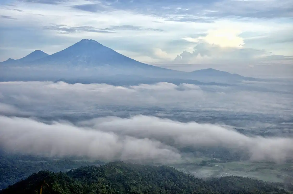 Hotels near Suroloyo Peak