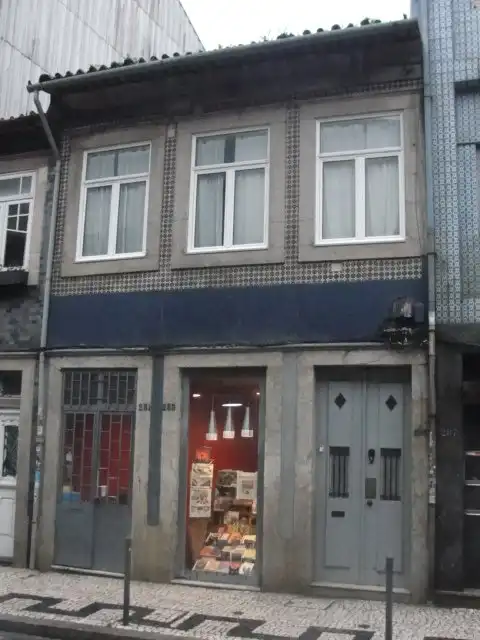 Hotels near Gato Vadio Library