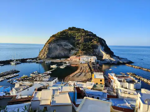 Hotels in Serrara Fontana