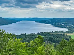 Pohenegamook Lake