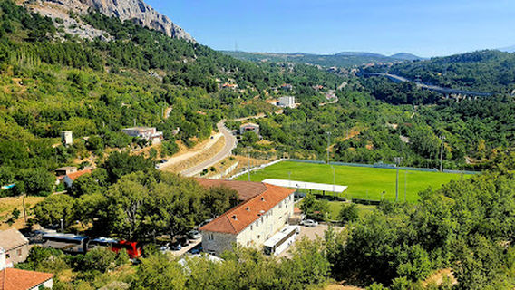 Stadion Iza grada Uskok Klis
