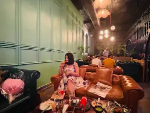 Black Club and Cafe