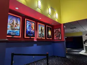 Golden Star Theaters - Country Club Cinema
