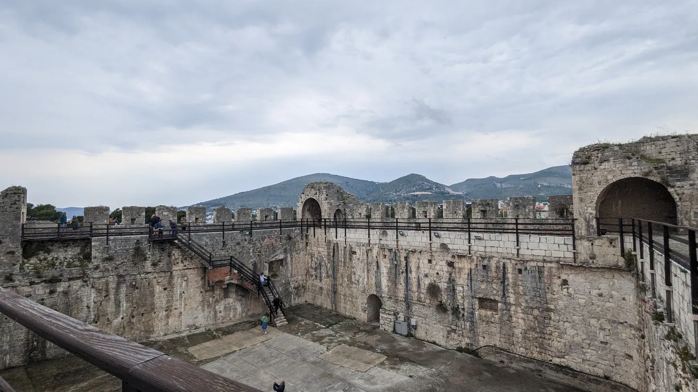 4_Kamerlengo Castle