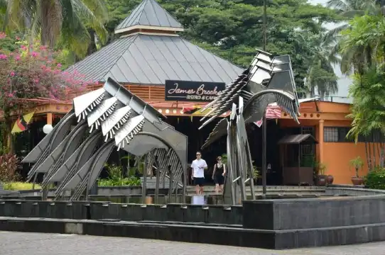 Hotel dekat Hornbill Fountain