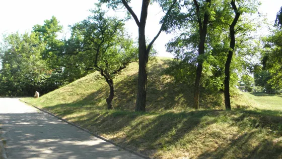 Hulbishche and Besimyaniy Burial Mounds