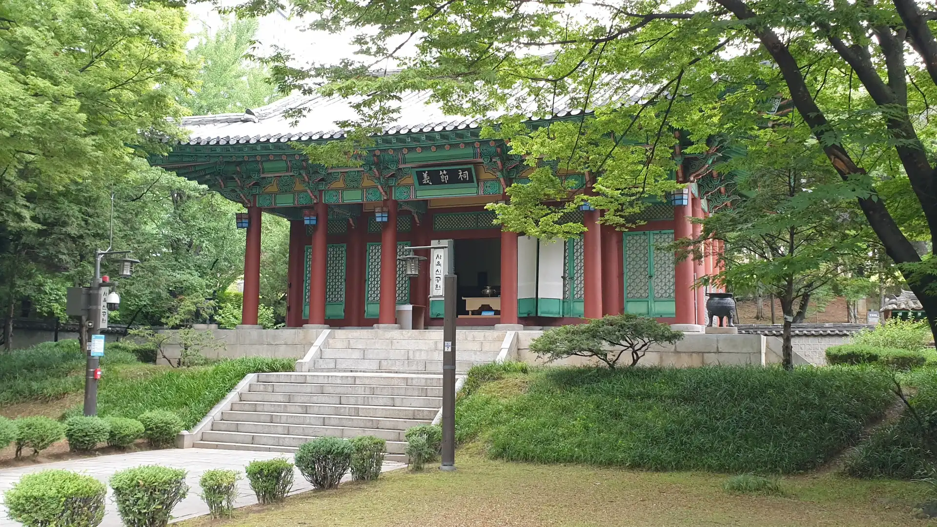 死六臣公園附近的飯店